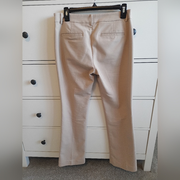 Express Columnist Barely Boot Low Rise Pants. Stretchy Size 6 Short - Picture 2 of 5
